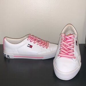 TOMMY HILFIGER FLINT2 WHITE & PINK Low Faux Leather  Size 9.